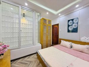 thiện chí bán gấp nhà phạm ngọc thạch,quận 3./3tỷ 3 gần công viên lê văn tám.dt 83m2 cho thuê 26tr,