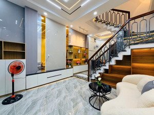 chị như đang kẹt tiền bán nhà đường nguyễn đình chiểu phường 3 quận 3 giá tốt 65m2