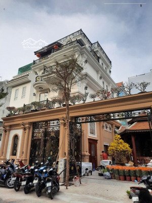 còn sót lại căn biệt thự ngay phan xích long - 4 tầng - ngang 8m - vị trí siêu đẹp - giá siêu rẻ