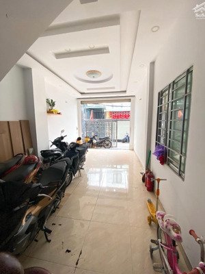 bán căn hộ dịch vụ 90m2 hẻm ôtô, 4 tầng. dòng tiền 30tr/th, phù hợp giử tài sản, phú mỹ quận 7.