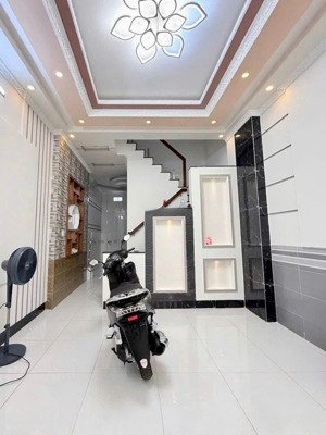chỉ 2tỷ150 nhà riêng ngay đs8 - linh trung gần dh sư phạm kỹ thuật shr