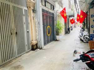 cho thuê tầng 1 nhà ngõ 118 phố đào tấn, làm spa, kinh doanh nhỏ... cửa hàng 10 triệu/tháng