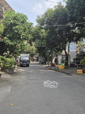 nhà ngay khu víp bàu cát.hxh 3 mặt thoán.dt 4.2x10.phạm phú thứ.chính chủ.sổ vuông vức.nhĩn 5 tỏi