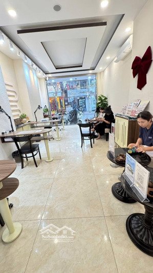 hàng hiếm còn sót lại. khu vực trung tâm phố hàn. có sẵn dòng tiền đang cho thuê 50tr/tháng