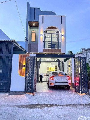 nhà 1 trệt 1 lầu cuối đồng khởi đường nhựa vỉa hè 9m diện tích: 4 x 27m