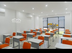 cho thuê nhà mặt tiền trần hưng đạo . đối diện monachy . thang máy . pccc đầy đủ