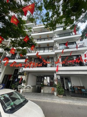 mặt phố tây hồ dt 150m x 10t, 28 phòng, mt 6.5m, giá 150 tỷ tl : 12 tỷ/năm