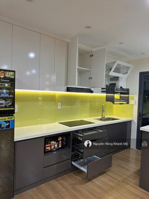 bán căn góc 3pn view sông full nội thất ở ngay. dt 96m2 giá 6.8 tỷ. nhà mới 100%