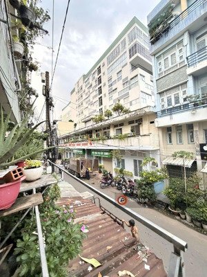 quận 10 cc ngô gia tự tầng 1 lô góc giá 2,85tỷ