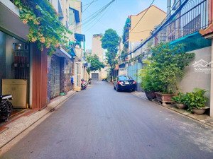 chir hơn 7 tỷ, bình giã, p. 13 tân bình. góc 2 mặt hxt, dt 5x9, 3 tầng, thông chợ hoàng hoa thám.