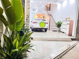 bán nhà phố việt hưng: ô tô vào, thang máy, giá tốt, gần vin riversize