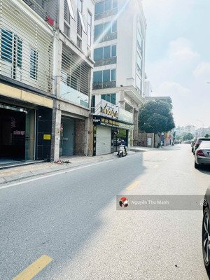 mặt phố- kinh doanh đỉnh- mặt tiền khủng- 6 tầng thang máy- oto quay đầu