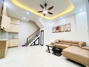 giá hời! đội cấn, ngõ ô tô nông, gần phố, bóc seal nt, sân xe riêng, sổ vuông, ở/cho thuê, 46m2*5t