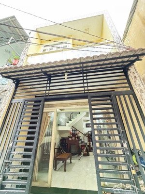 tân phú - ngay văn cao - sát mặt tiền - 2 tầng mới đẹp - 44m2 - 4x11m - 2 phòng ngủ - tiện mua ở