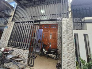 bán nhà cấp 4 gác lửng giá rẻ gần chợ xóm nghèo, dĩ an