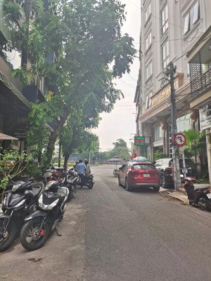 phú nhuận - mặt tiền hoa hồng - nở hậu đẹp - sát phan xích long - 47.9m2 - 18 tỷ.