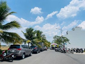 đất nền bến lức 25tr / m2. điểm đón sóng đầu tư vùng ven tp.hcm . lh : oanh