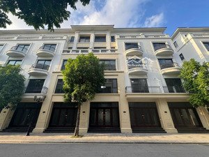 cần tiền thanh toán công nợ, bán gấp căn liền kề 70m2 san hộ giá 10,8 tỷ