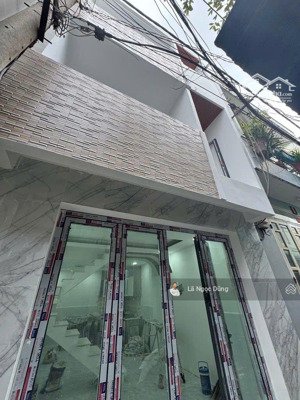 nhà mới đón noel gần nhà thờ, 3 tầng, 4x10m, hxh thông, 4pn - giá nhỉnh 4 tỷ xíu (thương lượng)