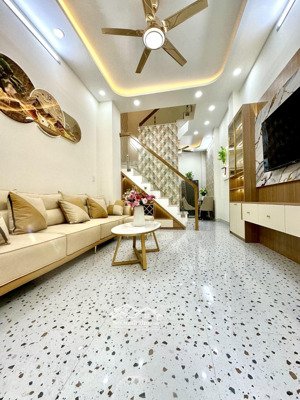 nhà mới đẹp 4 tầng- full nội thất - sổ a4 - cách 2 căn ra xe tải chạy - 5.75 tỷ