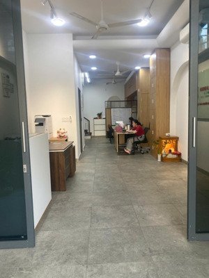 cho thuê mặt bằng văn phòng mặt đường xe hơi