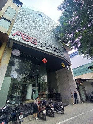 cho thuê nhà mặt phố lạc long quân - xuân la - tây hồ - hn 180m2 5 tầng 1 hầm. mt 12m. giá 170tr