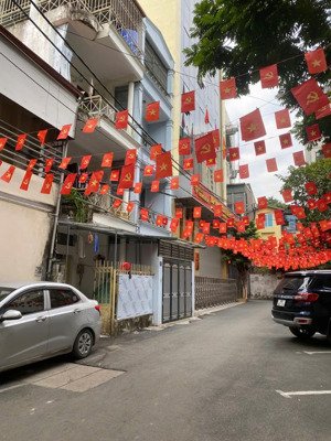 chỉ 8,7 tỷ có ngay nhà cầu giấy ở ngay cho vợ chồng trẻ, chợ trường ngay nhà, dân trí cao