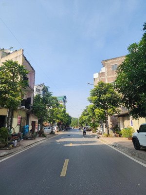 bán nhà 136m2 mặt phố phố chính trung - trâu quỳ - gia lâm kinh doanh bất chấp
