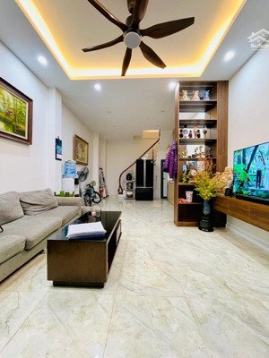 thịnh hào 1, ô tô đỗ, kinh doanh đỉnh, ngõ thông, nhà dân xây, 2 thoáng, full đồ,ở hay đầu tư được