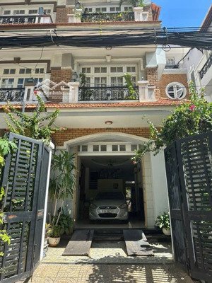 bán biệt thự _ tạ quang bữu,quận 8_ 120m2(6x20) _ giá 23 tỷ_ vị trí trung tâm quận 8 , kdc cao câp