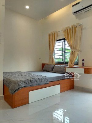 nhà xe hơi ngủ trong nhà đối diện vạn phúc city