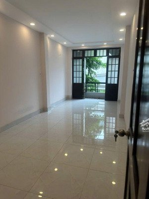 mặt tiền kinh doah hot ngay nhà thờ tân định, quận 1 - vị trí vàng kết nối. 5 tầng - hàng hiếm