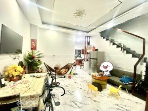 nhà đẹp 2 tầng - ngay nút giao nguyễn duy trinh với đỗ xuân hợp - ngang 6m bề thế