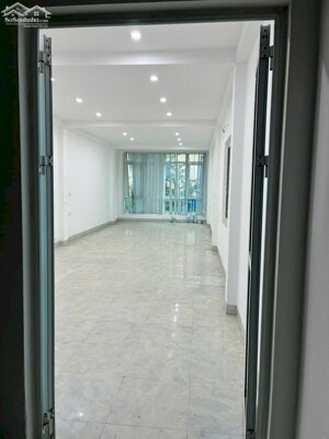 Cho thuê nhà MP, THANG MÁY, VỈA HÈ, KD Dịch Vọng Hậu, Cầu Giấy 70m x 5T giá 50tr