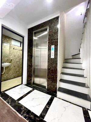 NHÀ ĐỘI CẤN TT BA ĐÌNH MỚI KOONG THANG MÁY 33M X 6 TẦNG MT 5M 8,5 TỶ