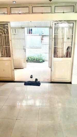 nhà 2 tầng(3pn) - 2 máy lạnh - đối diện vincom quang trung - gần ngã 6 - có bếp - dt: 4 x 14 - 56m2