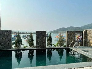 bán căn villa hồ bơi đường nguyễn đức an - view vịnh biển sơn trà - 180m2 ngang 10m - giá tốt
