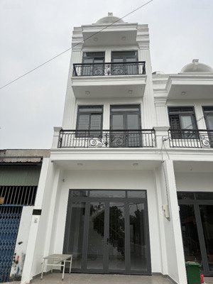 còn 1 căn đảm bảo rẻ nhất phường 2 lầu chỉ 4.45 tỷ đường 8m thông