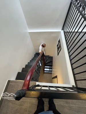 1 giá 5,8tỷ tặng xe điện, sổ đỏ trong vành đai 1, 28m2 4 tầng, ngõ nông 20m2 ra phố, về ở luôn.