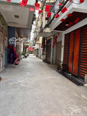 chỉ hơn 2 tỷ-nhà 2 tầng đẹp đại từ 35m2-2,43 tỷ- mặt ngõ ba gác tránh xe máy