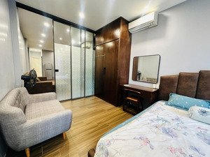 cho thuê căn hộ ban công thoáng mát - sát hồ tây