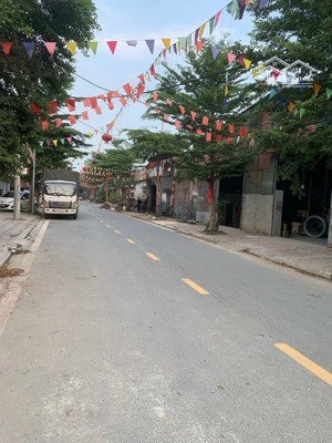 bán nhà trung tâm huyện hoài đức - kim chung -diện tích 60 m -6 tầng thang máy -10 m ra ô tô tránh