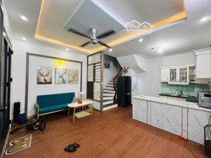 chủ cần bán gấp nhà đẹp hoàng mai, 5 tầng full nội thất chỉ 9 tỷ