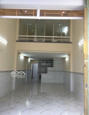 giá rẻ: 5,3 tỷ. mt đường số 10 , bà hom. 2 tầng. dt: 4 x 15, nở hậu. xe hơi ngủ nhà. xem là thích