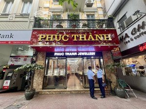 cho thuê nhà mặt phố hàng bạc - diện tích 40m², mặt tiền 4m, con phố sầm uất - trung tâm hoàn kiếm