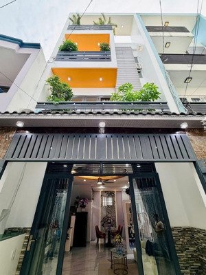 cô 3 bán nhà nguyễn hữu cầu, q1, giá 4,9 tỷ, dt gần 70m2, đang thuê 23tr/tháng, gần cv lê văn tám