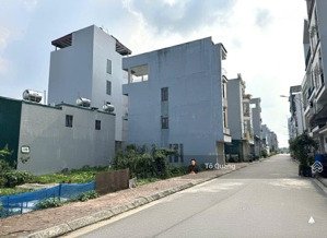 dv yên lũng đường 10m vỉa hè kinh doanh, khu vực đón sóng chung cư, tiềm năng bđs rất lớn