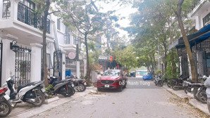 bán nhà phân lô liền kề kđt mới đại kim. vị trí đẹp, nội thật xịn, kdoanh đỉnh. giá 33,5 tỷ có tl