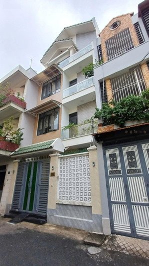 chú 8 bán gấp nhà nam quốc cang, quận 1 ngang 5,1m x dài 12,9m. đang cho thuê 21tr/ tháng.