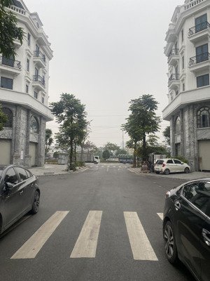 giảm 2 tỷ , bán gấp liền kề luxury kiến hưng , hà đông 73m xây 5tầng hoàn thiện